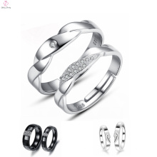 Anillo de cerámica negro pavimentado diamante de los hombres y de las mujeres, anillo plateado platino de los pares